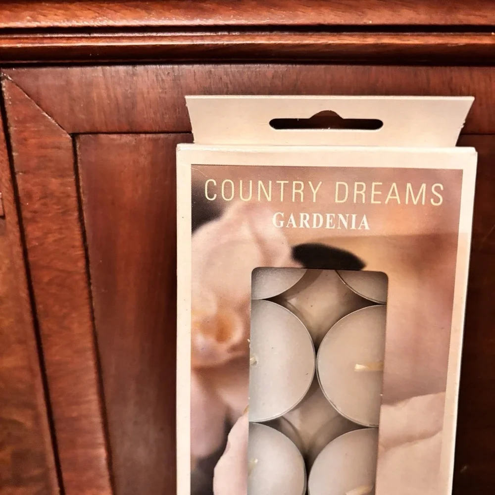 Country Dreams Gardenia Tea Lights Old Williamsburg Candle 10 Pack‎
